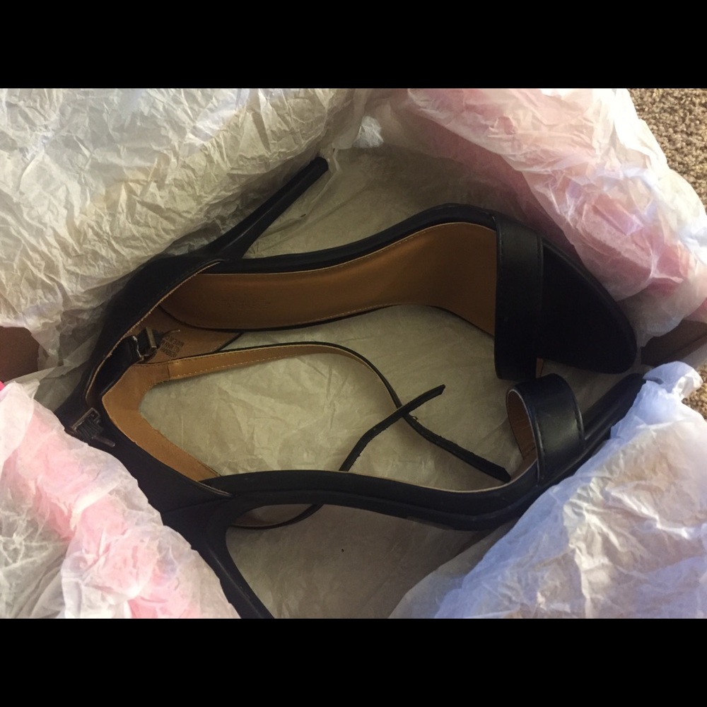 Heels - Picture 3 of 5
